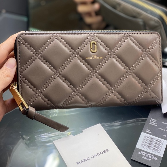 NEW! The Marc Jacobs Quilted Leather Wallet - Picture 2 of 8